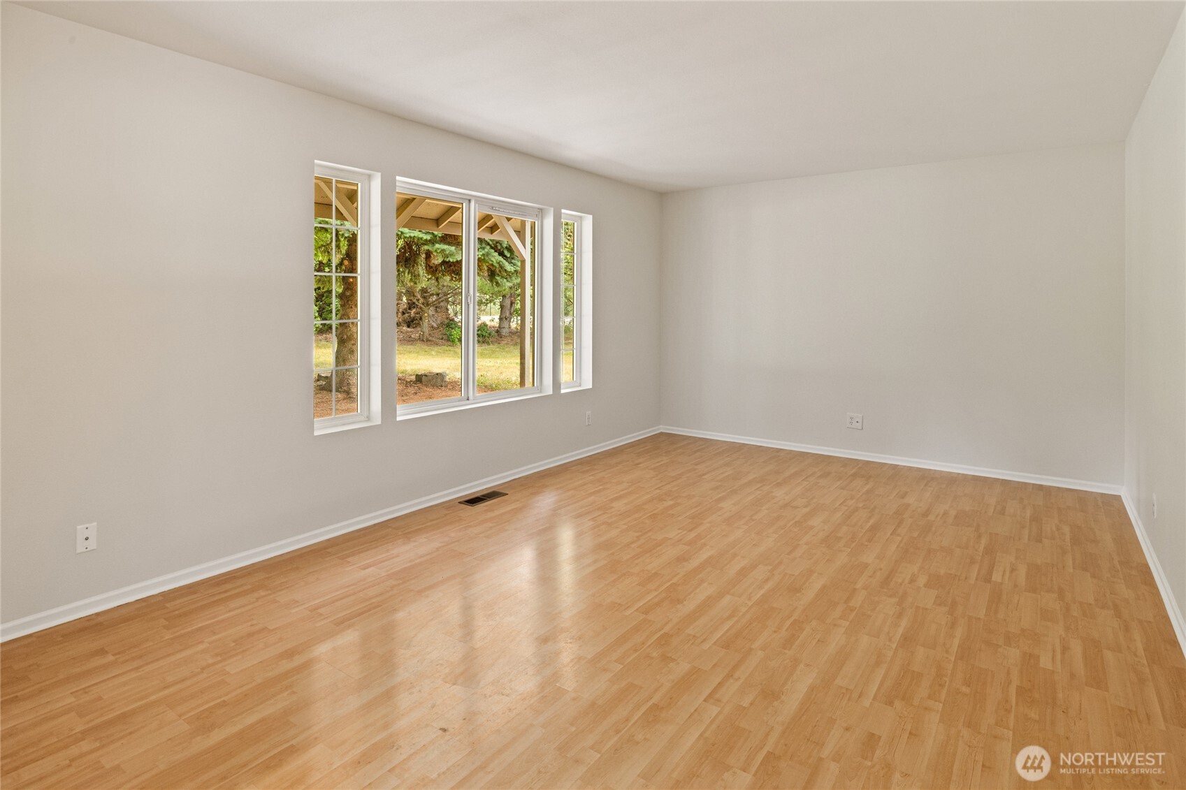 611 E Kyllo Road Property Photo 23