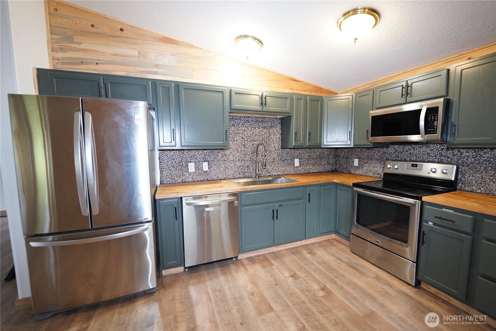 24004 Birch Place Property Photo 21
