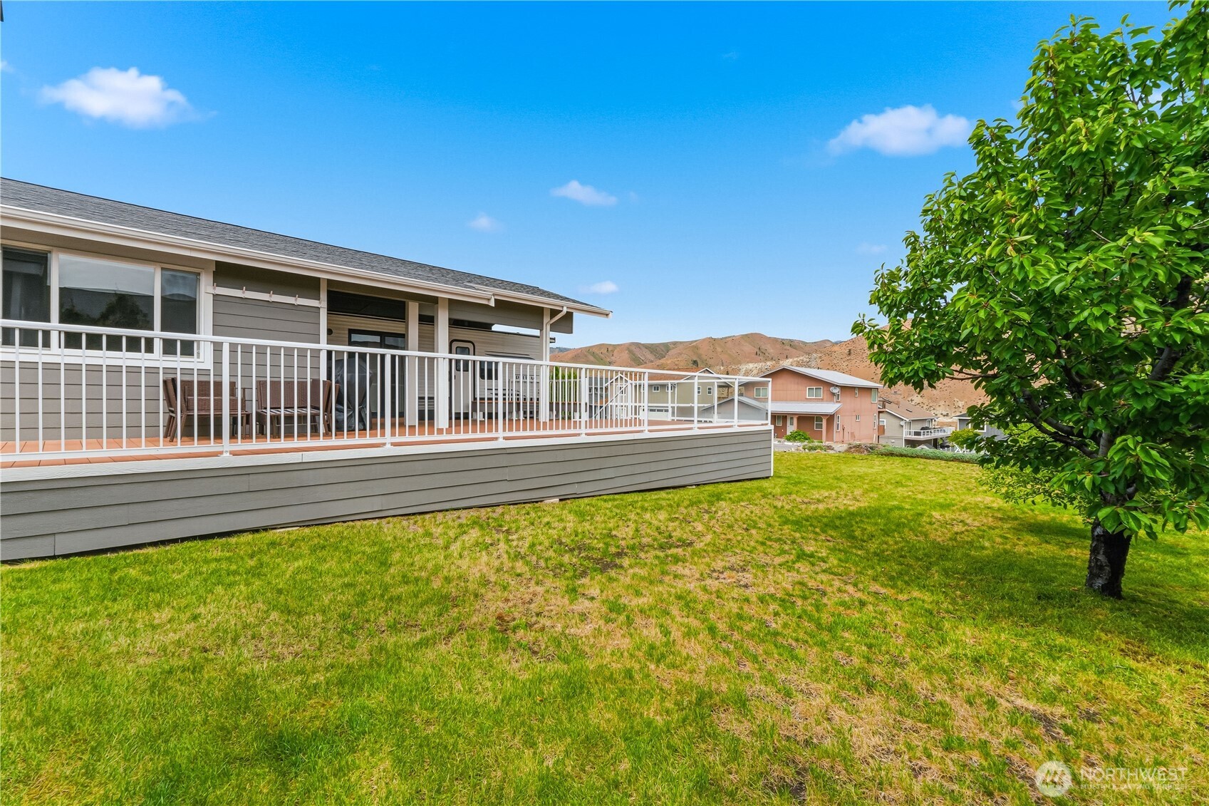 400 W Emerson Drive Property Photo 10