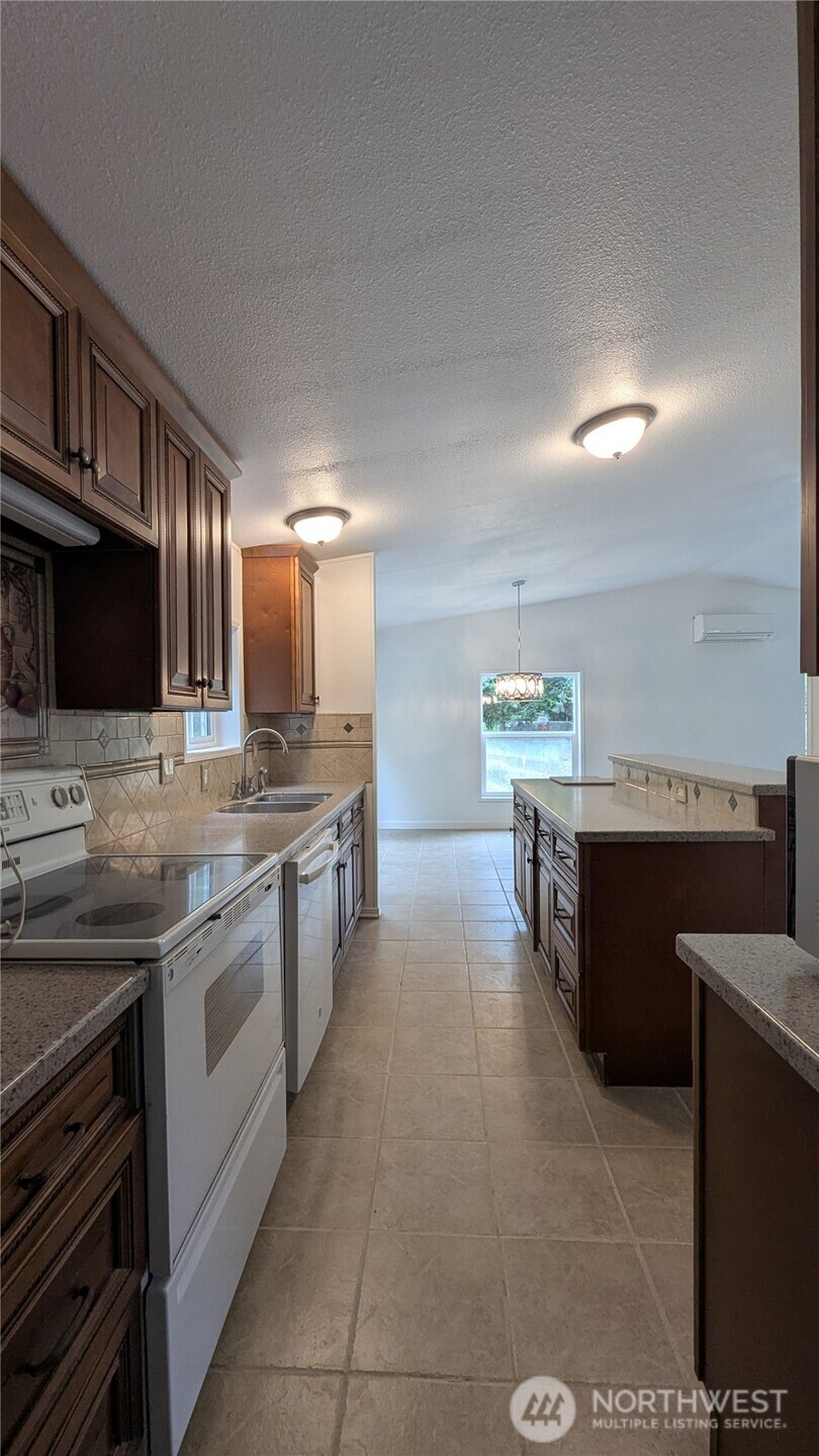104 Sun Valley Drive Property Photo 6