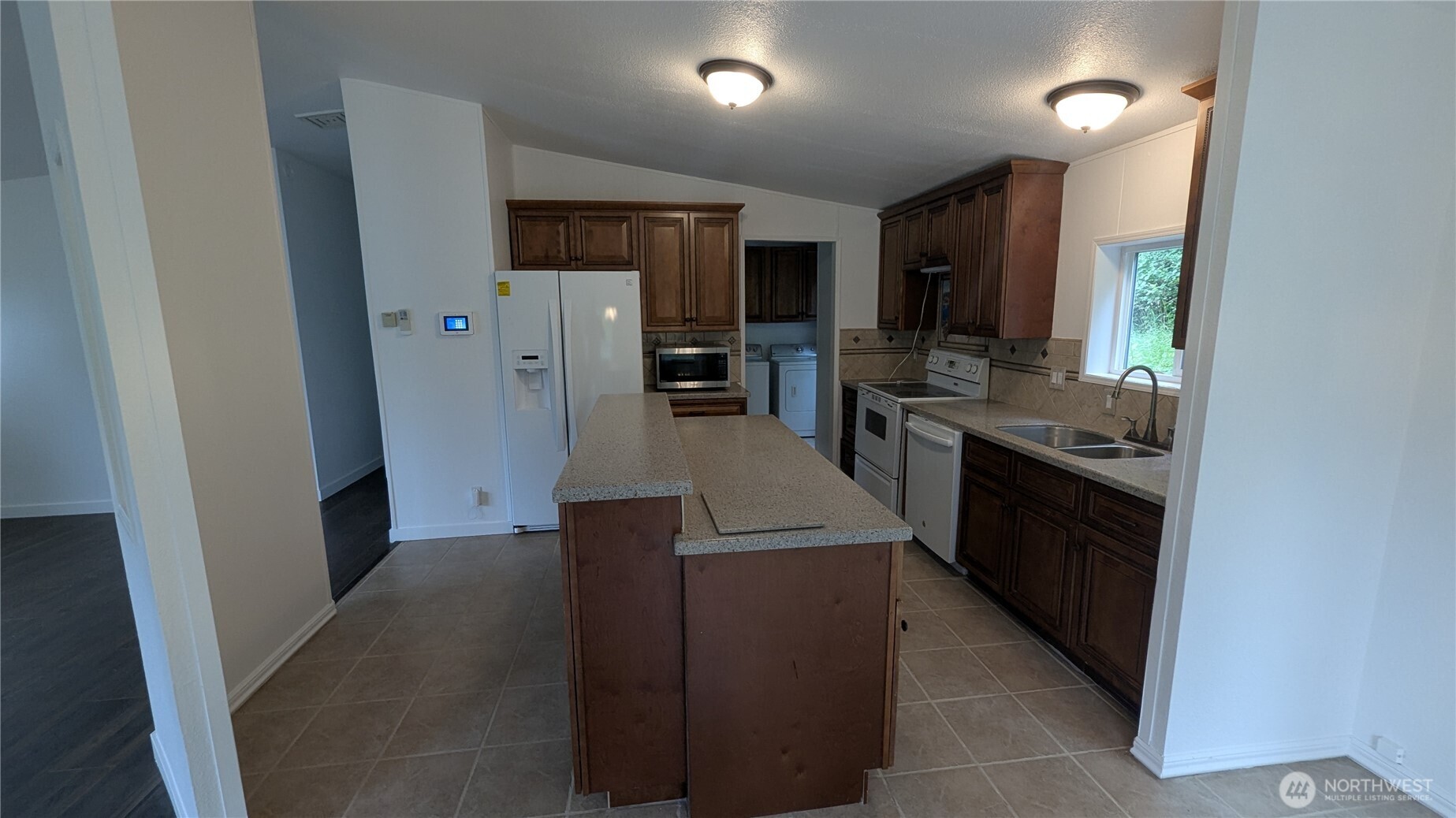 104 Sun Valley Drive Property Photo 8