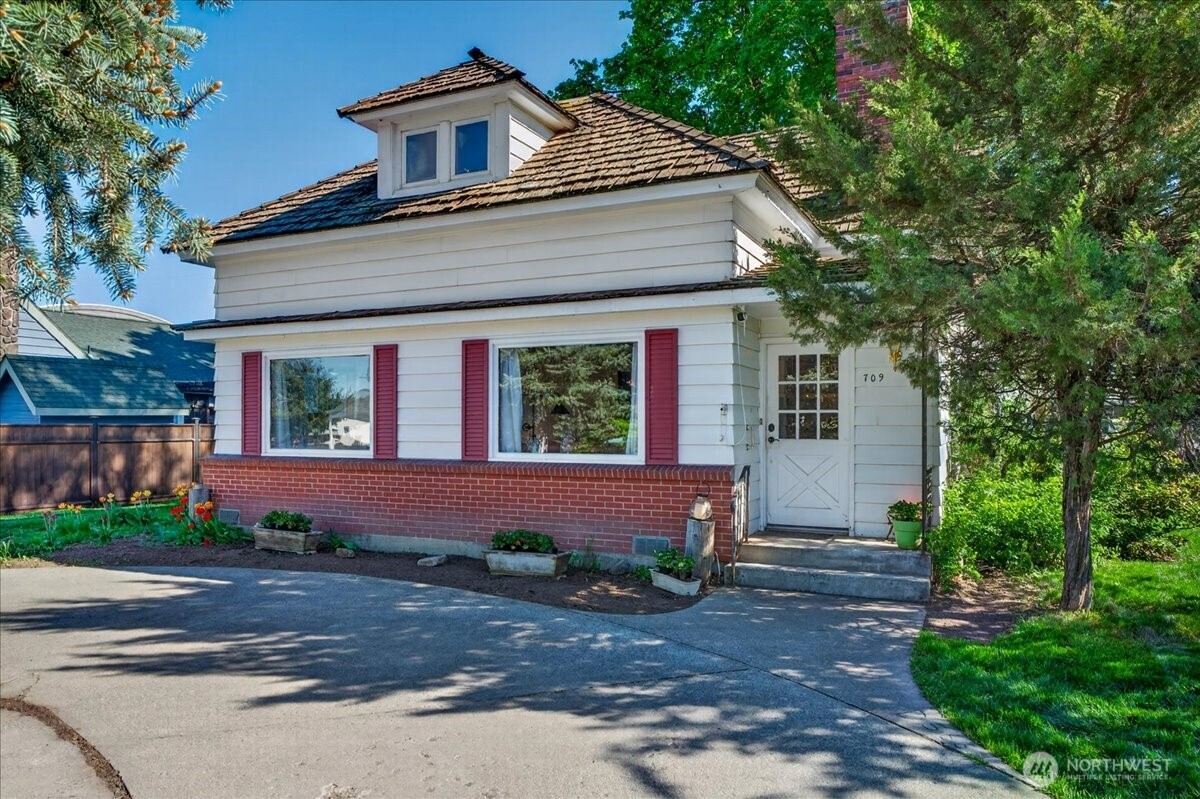 709 Marshall Street Property Photo 1