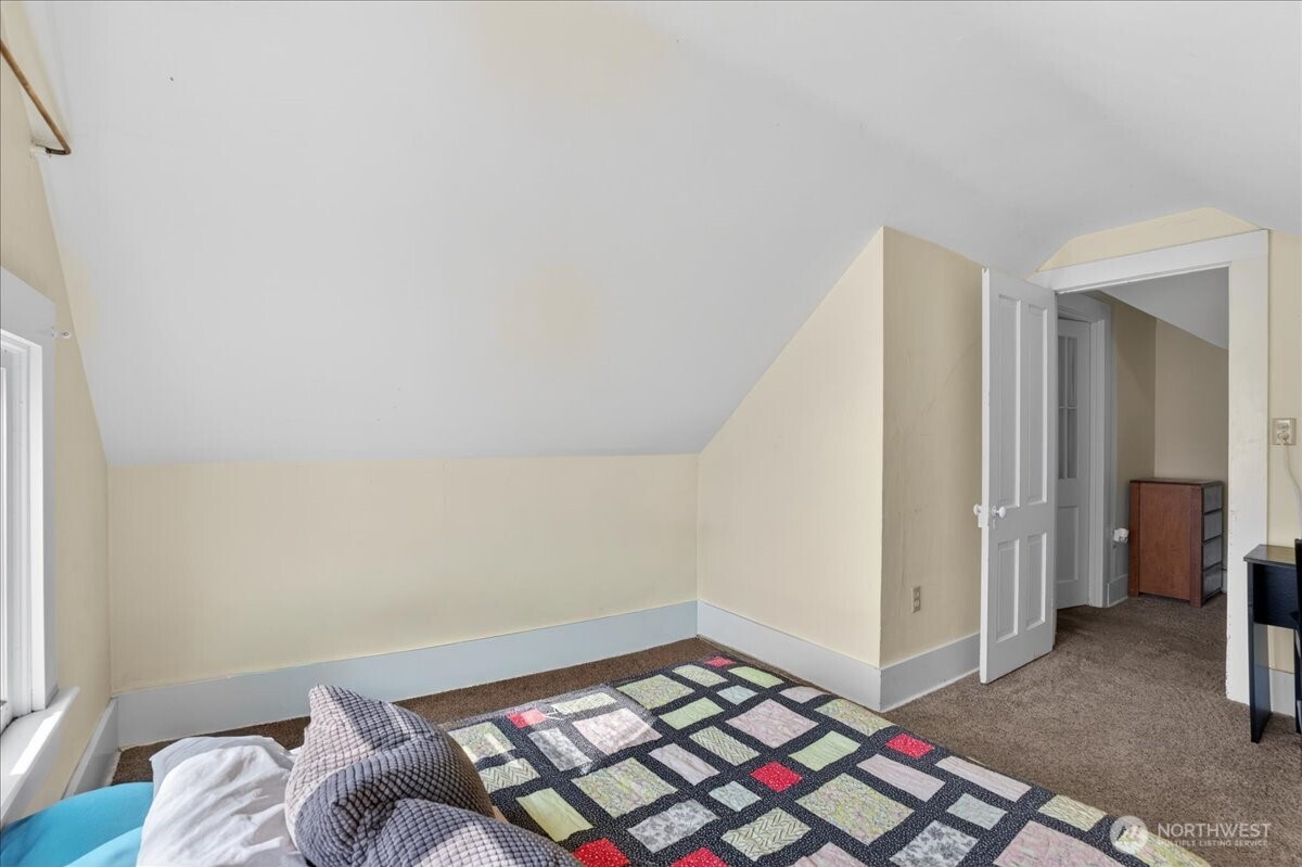 709 Marshall Street Property Photo 25