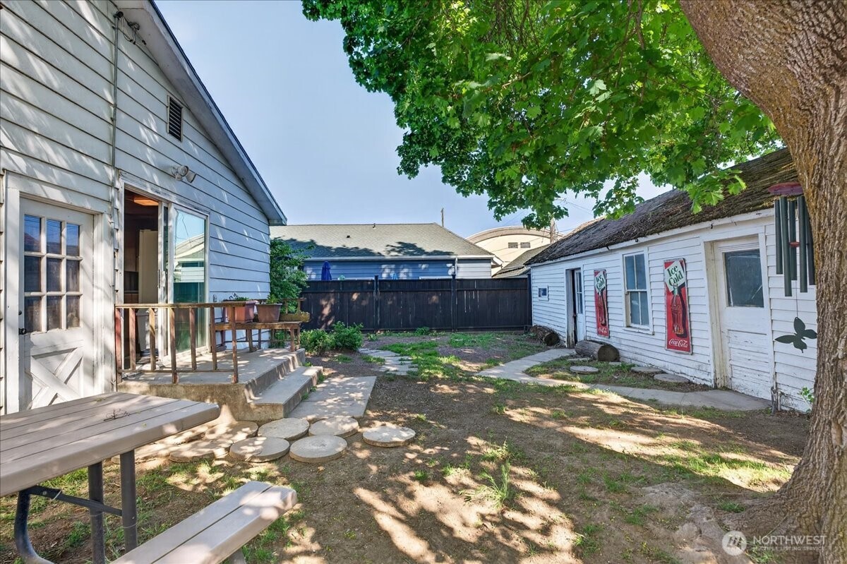 709 Marshall Street Property Photo 28