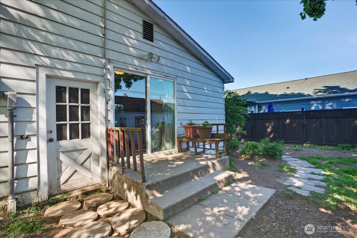 709 Marshall Street Property Photo 29