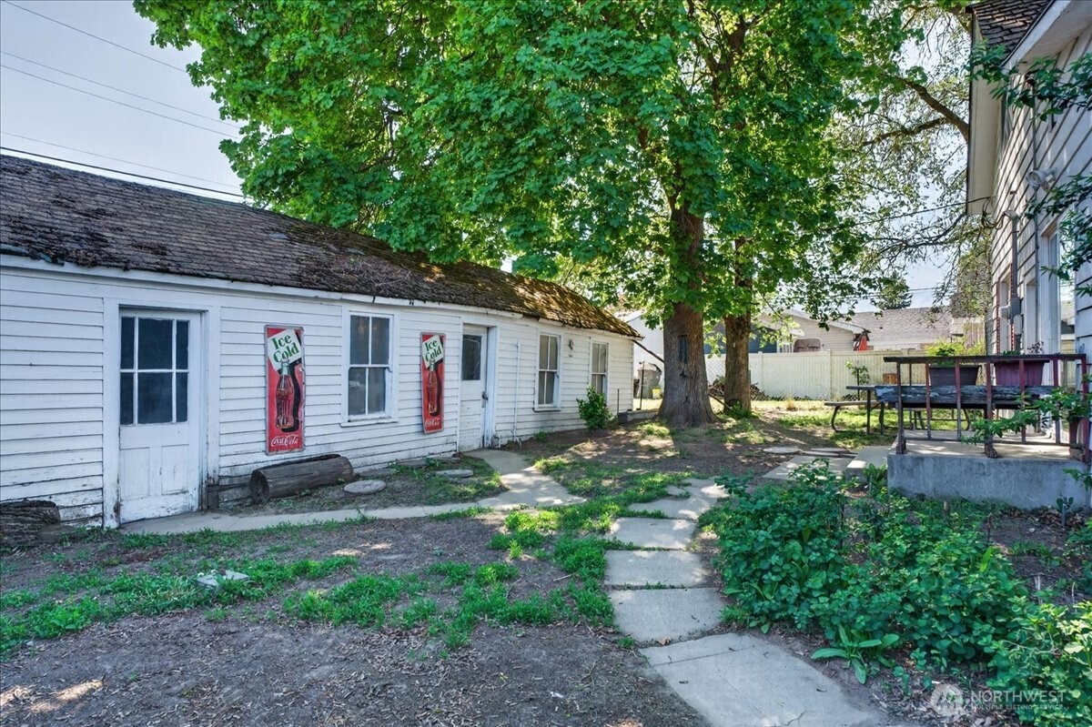 709 Marshall Street Property Photo 31