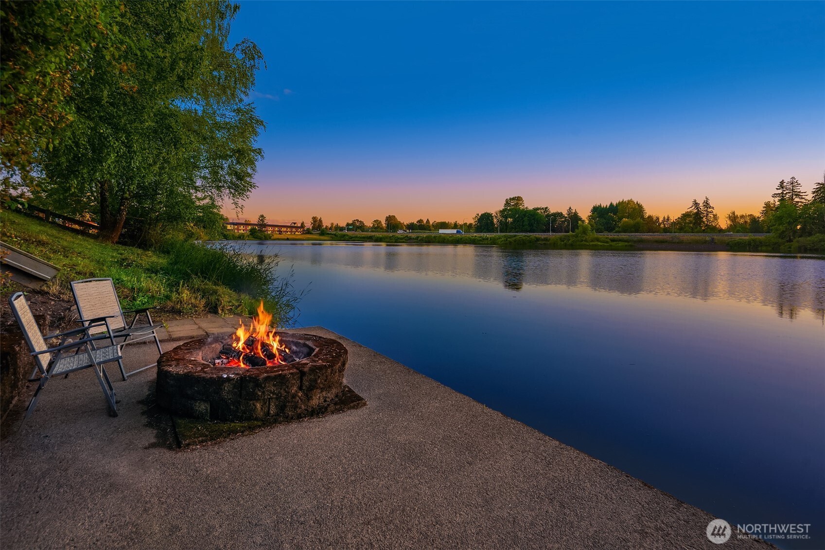 405 Lakeshore Drive Property Photo 3