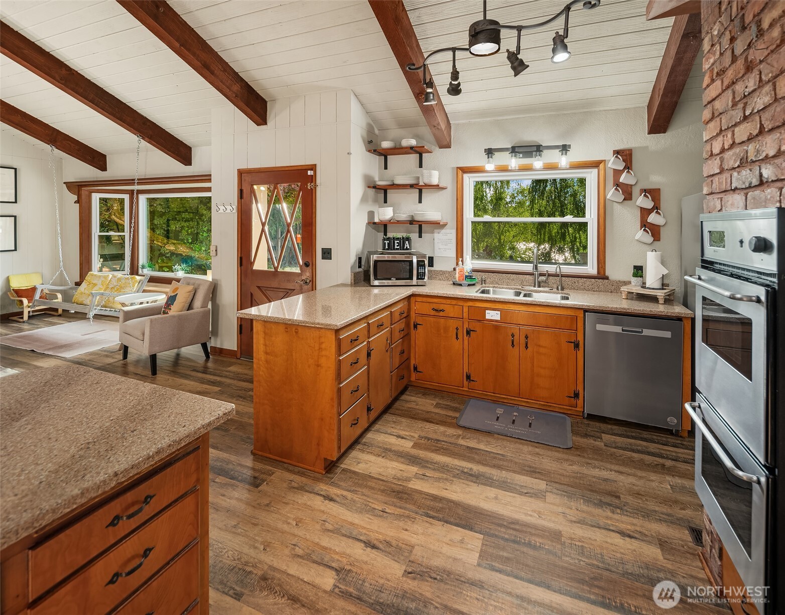 405 Lakeshore Drive Property Photo 11