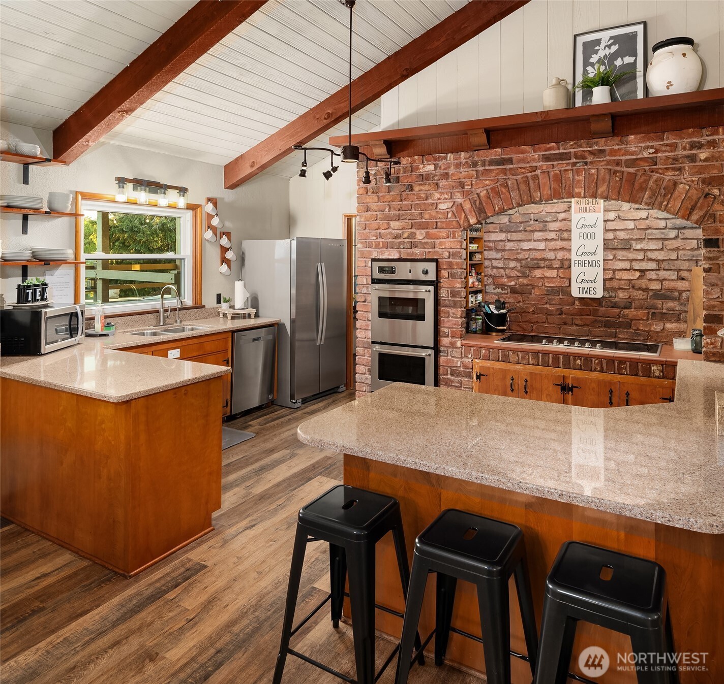 405 Lakeshore Drive Property Photo 12