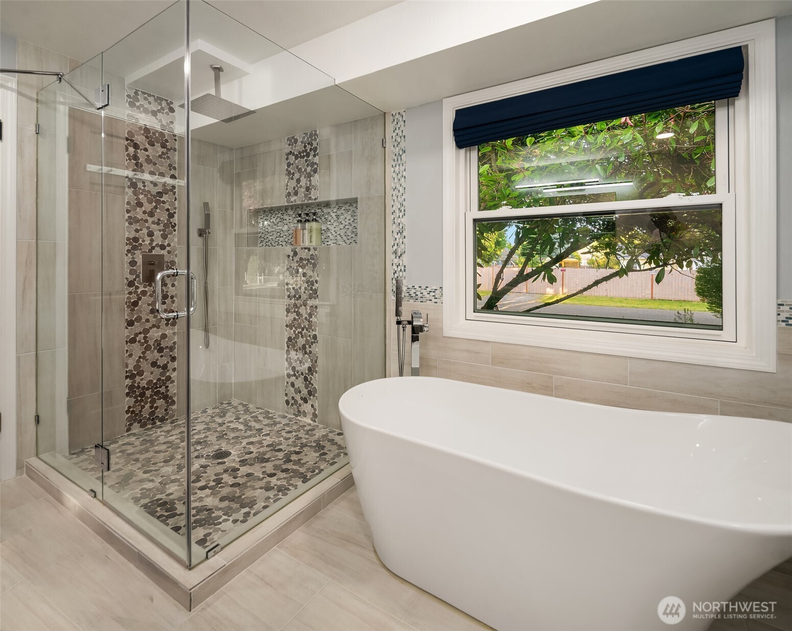 405 Lakeshore Drive Property Photo 18