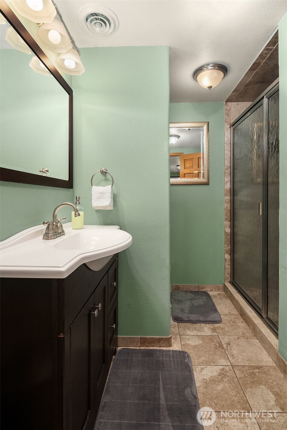405 Lakeshore Drive Property Photo 31