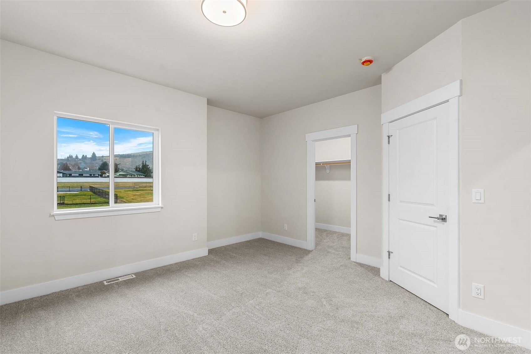 1075 Red Apple Road E18 Property Photo 25