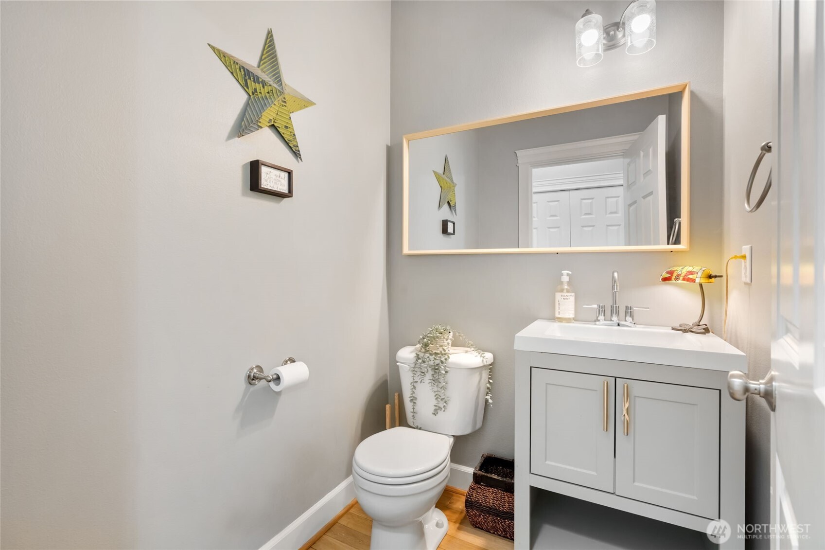 17845 Irwin Street Property Photo 13