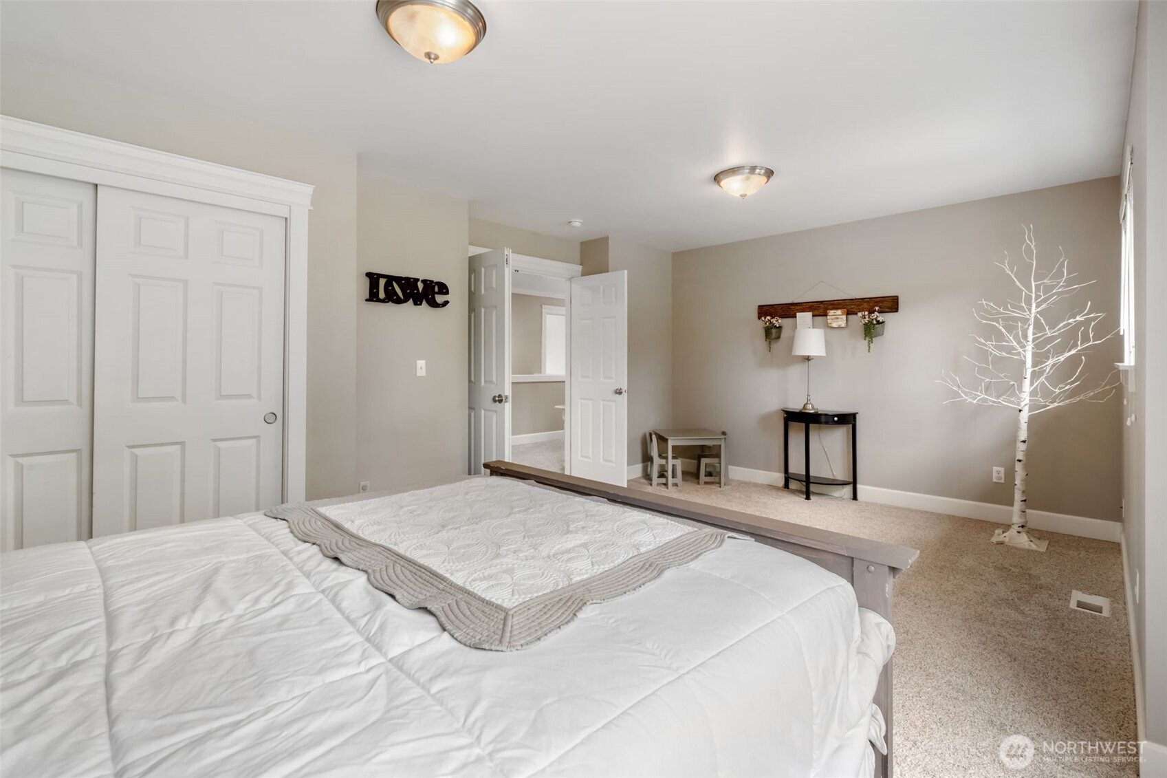 17845 Irwin Street Property Photo 22