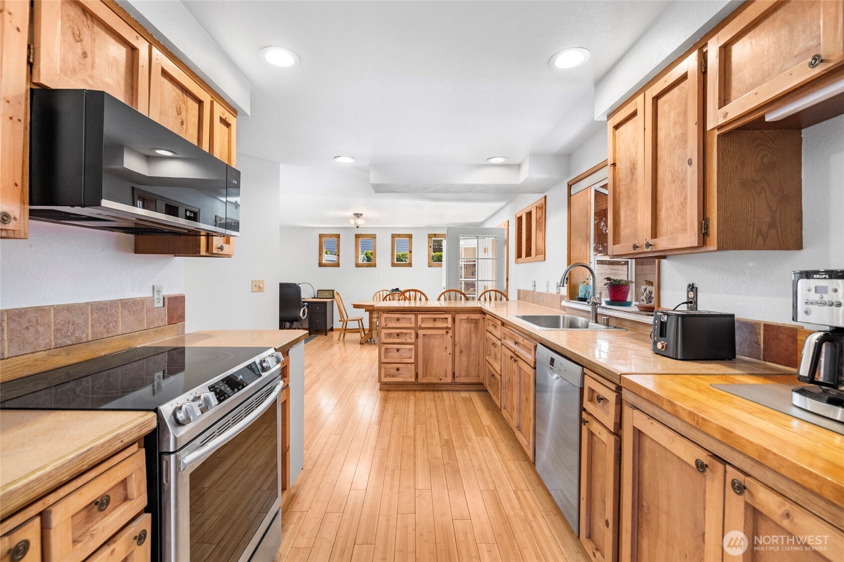 801 N Waugh Road Property Photo 13