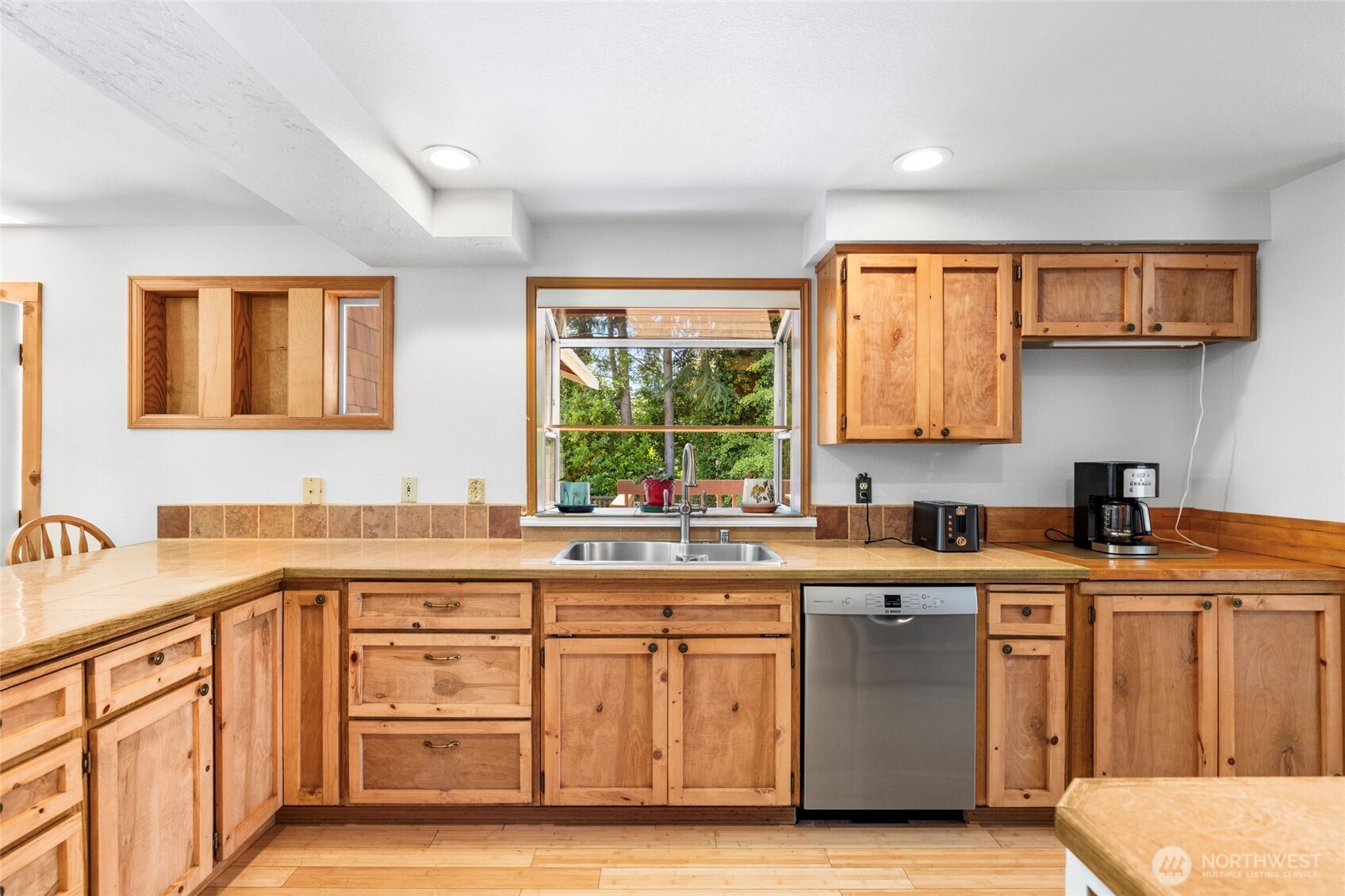 801 N Waugh Road Property Photo 15