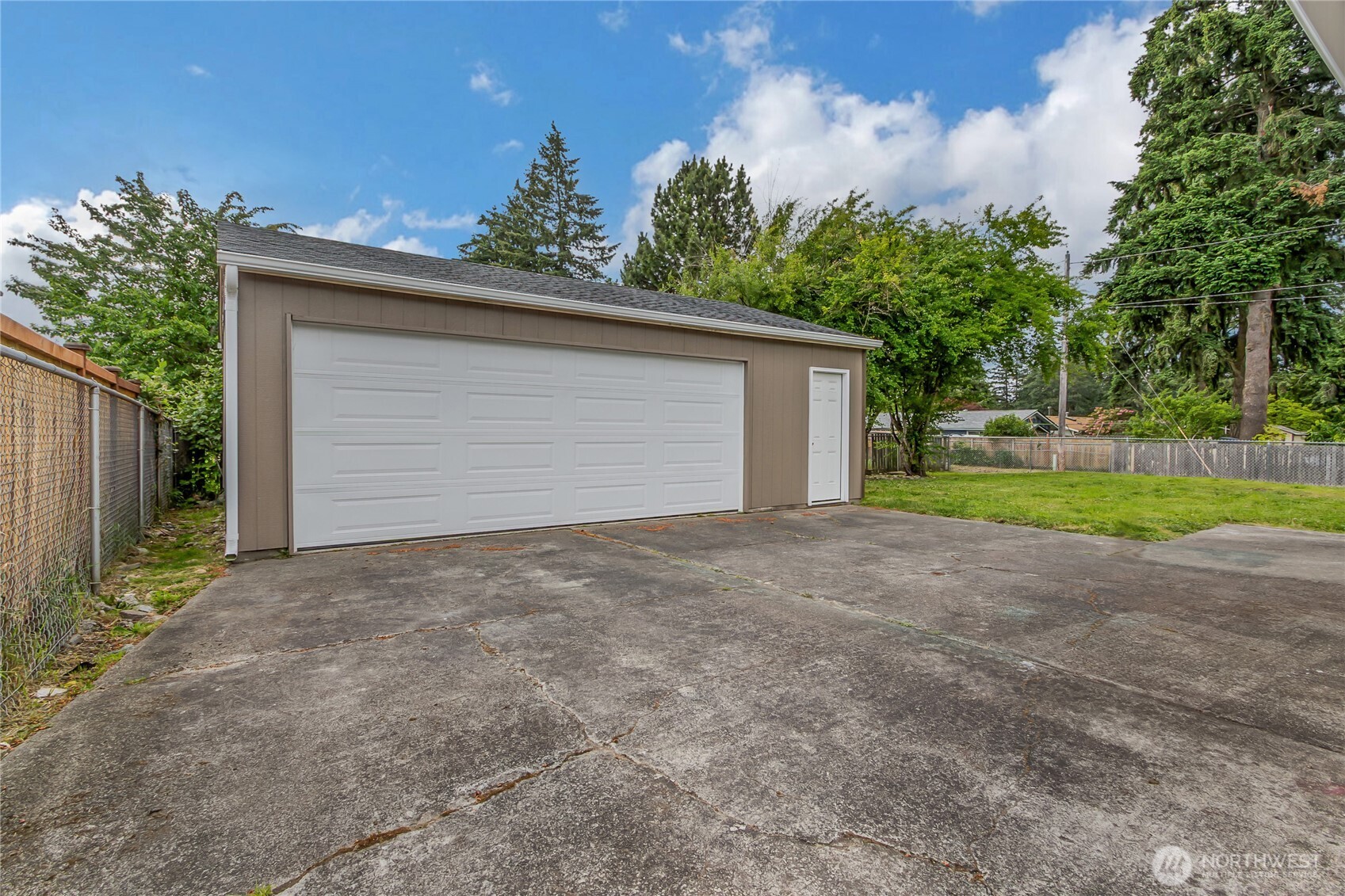 17002 6th Avenue Property Photo 3
