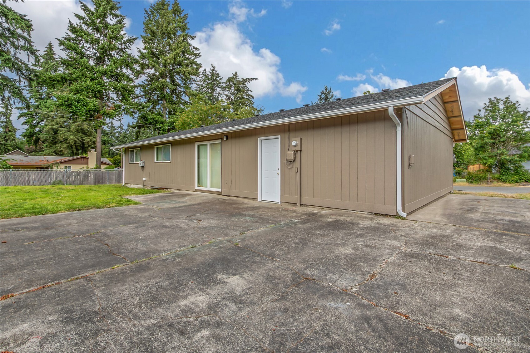 17002 6th Avenue Property Photo 4