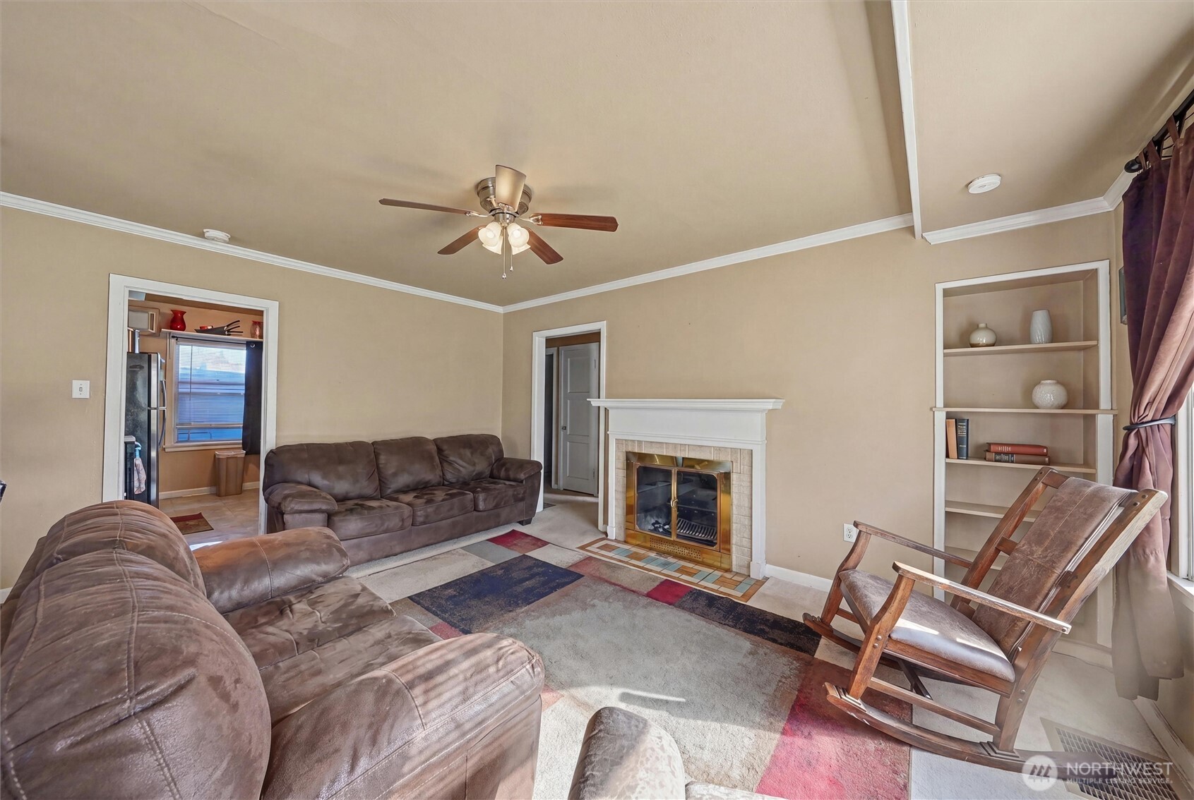 204 E Street Property Photo 3
