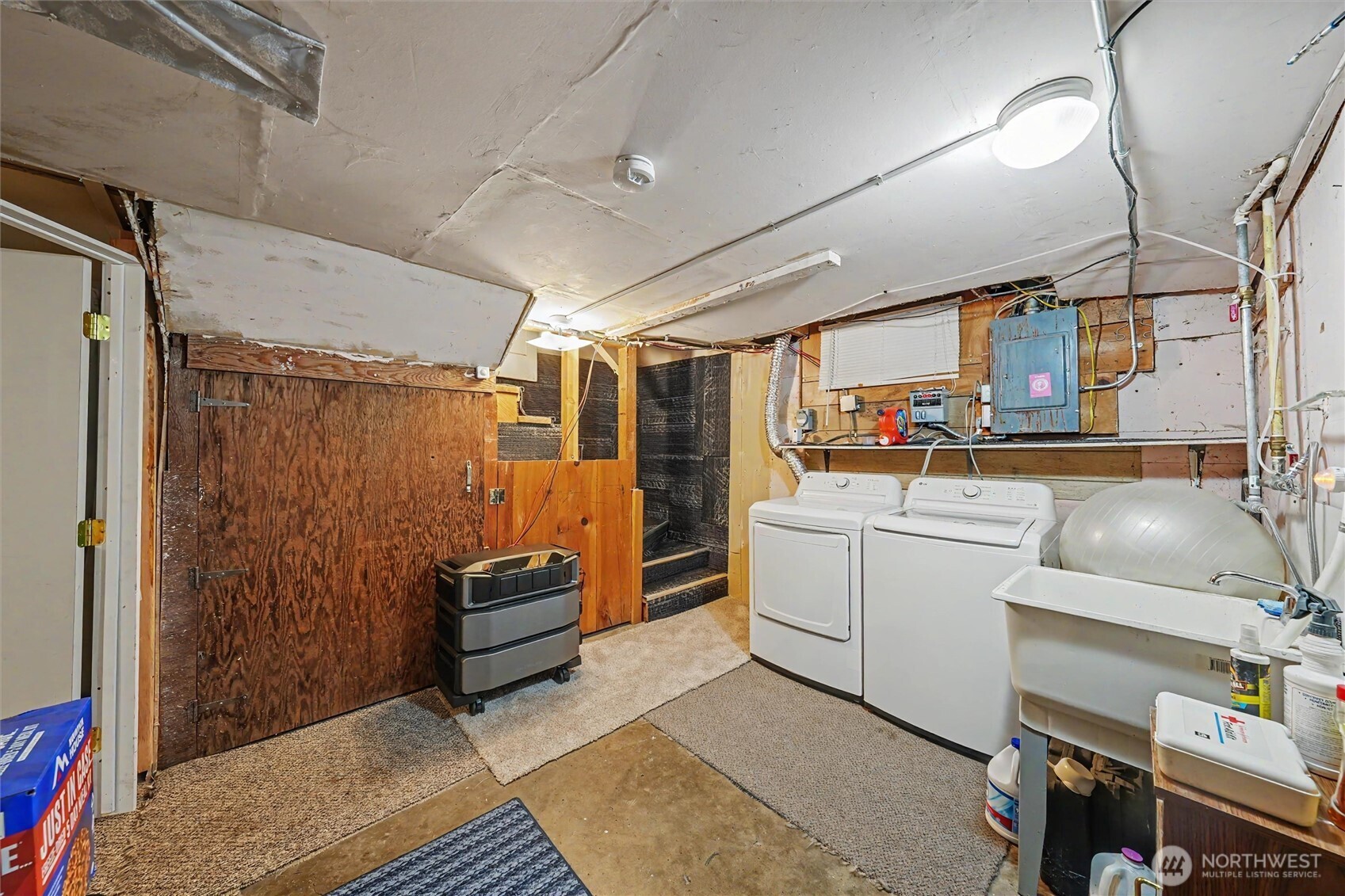204 E Street Property Photo 18
