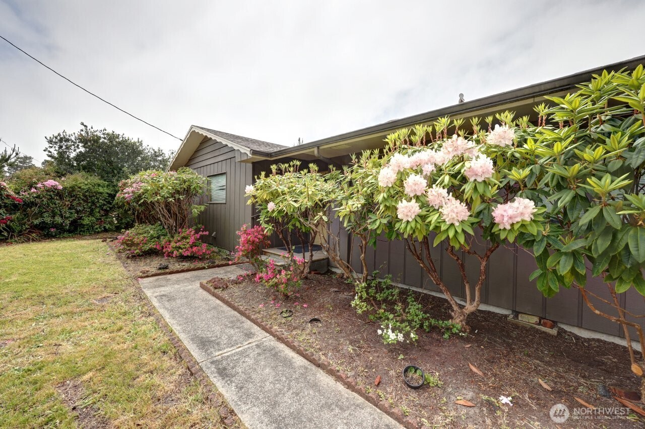30011 J Place Property Photo 3