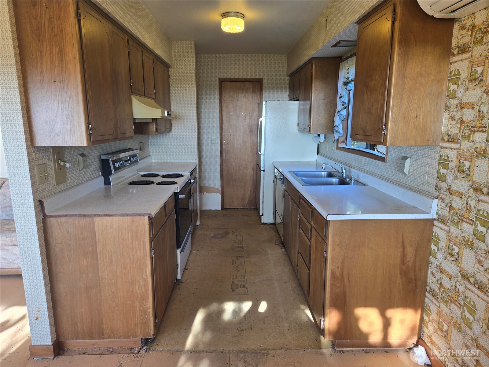 30011 J Place Property Photo 10