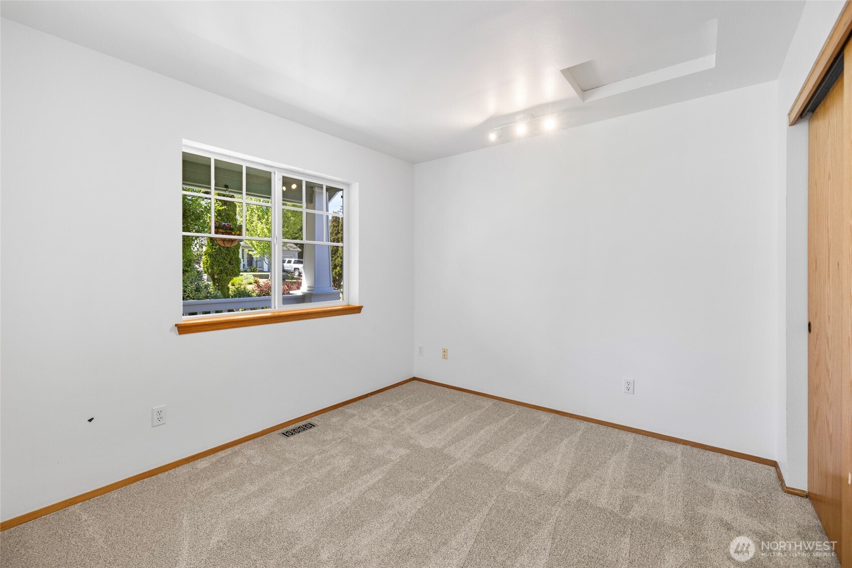 2609 C Avenue Property Photo 6