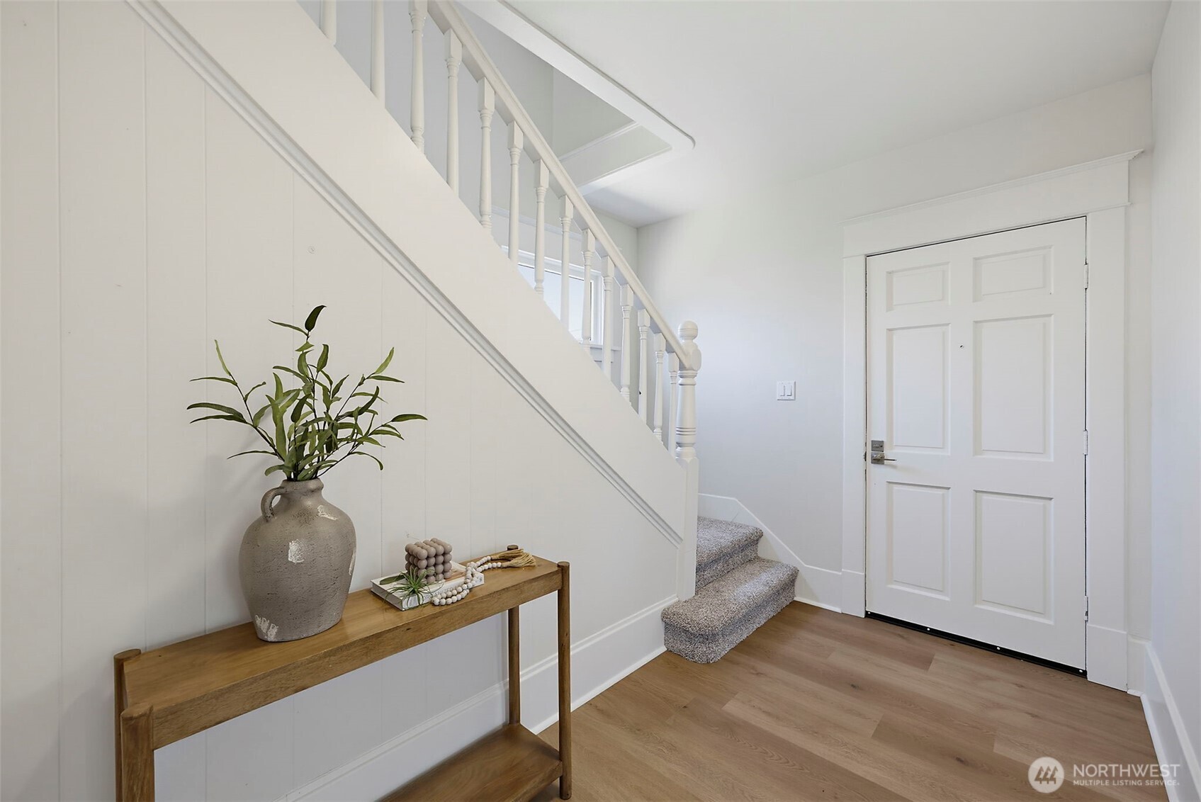 1118 Thompson Street Property Photo 6