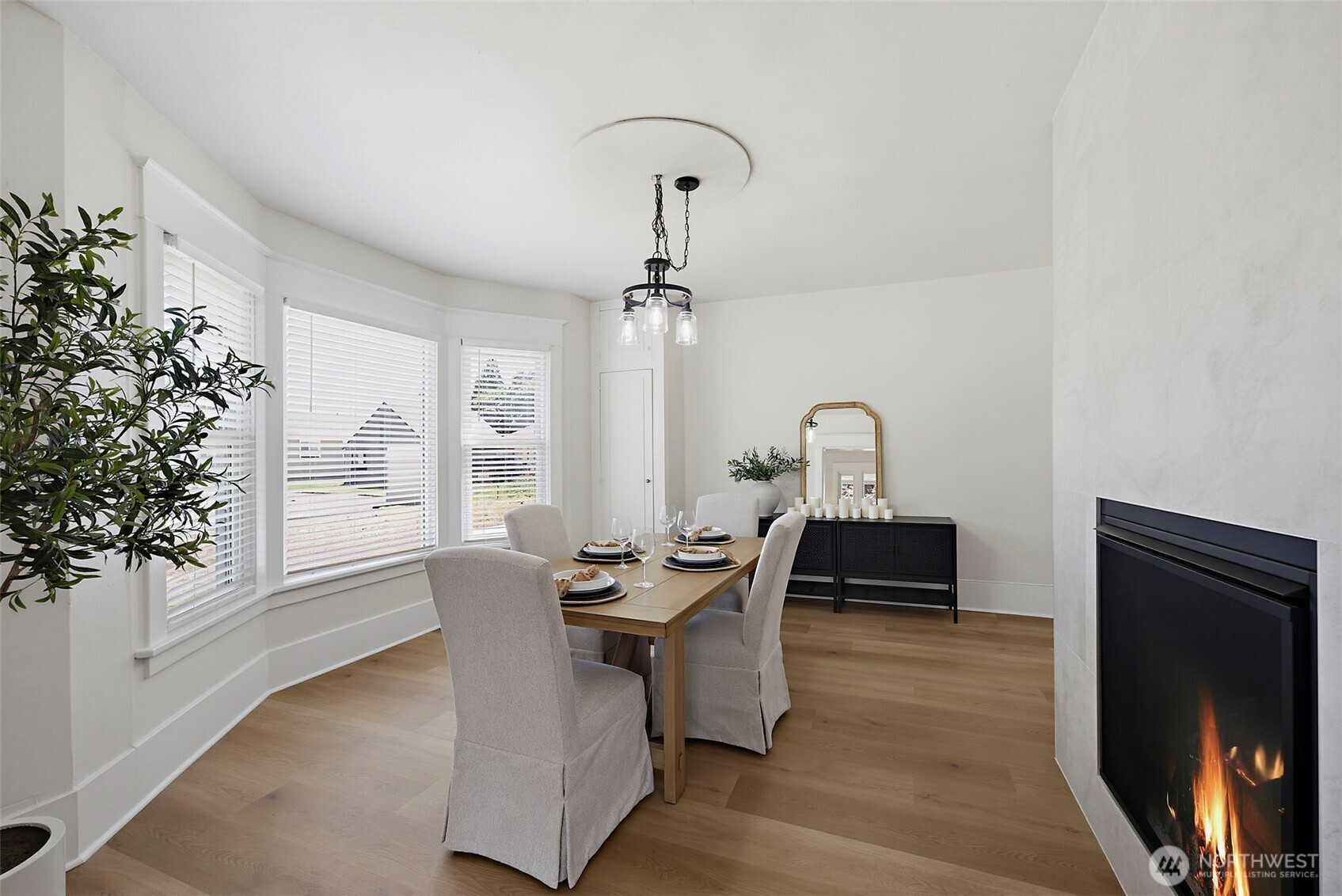 1118 Thompson Street Property Photo 11