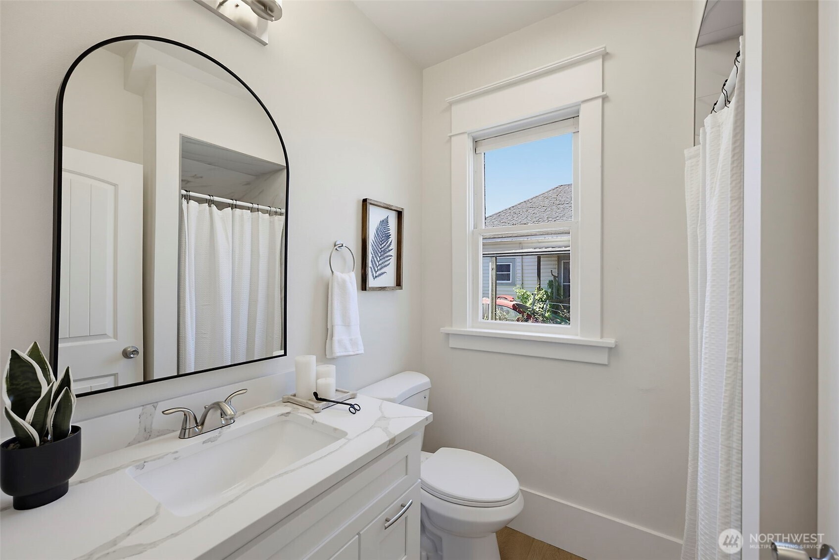 1118 Thompson Street Property Photo 20
