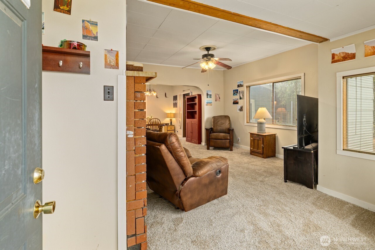 309 N Elliott Street Property Photo 4