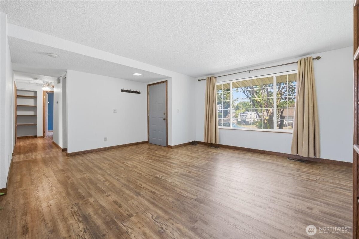 1516 S Olympia Place Property Photo 2