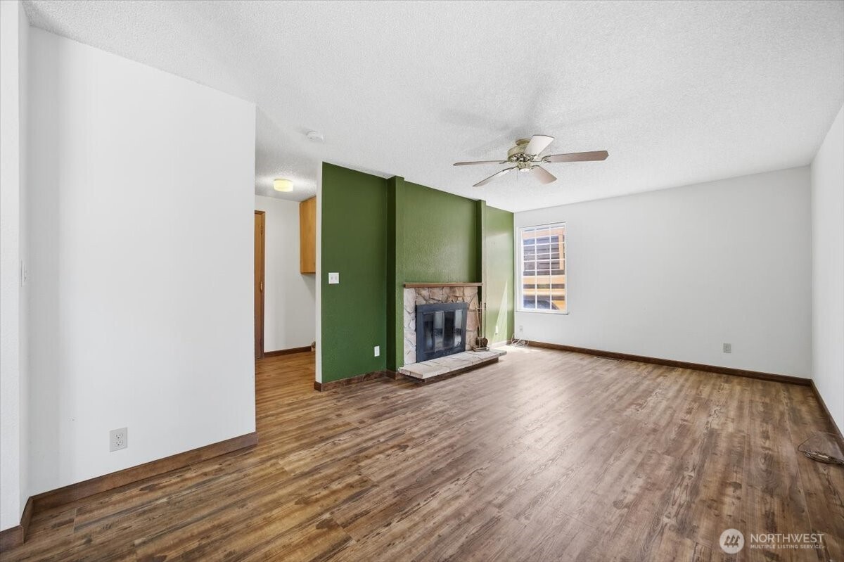 1516 S Olympia Place Property Photo 4