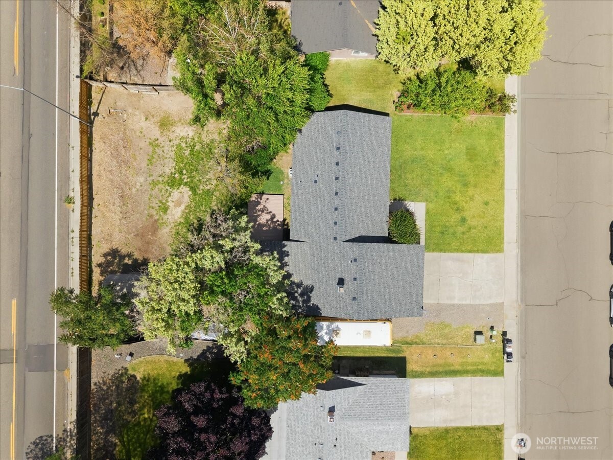 1516 S Olympia Place Property Photo 9
