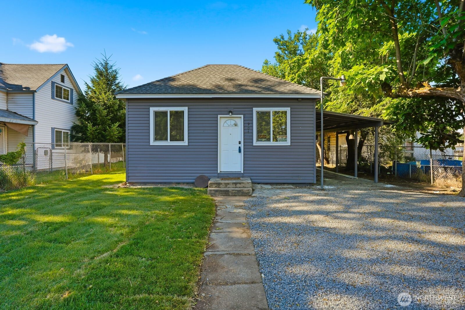904 E La Salle Street Property Photo 1