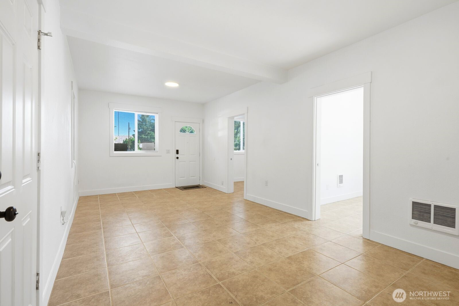 904 E La Salle Street Property Photo 5