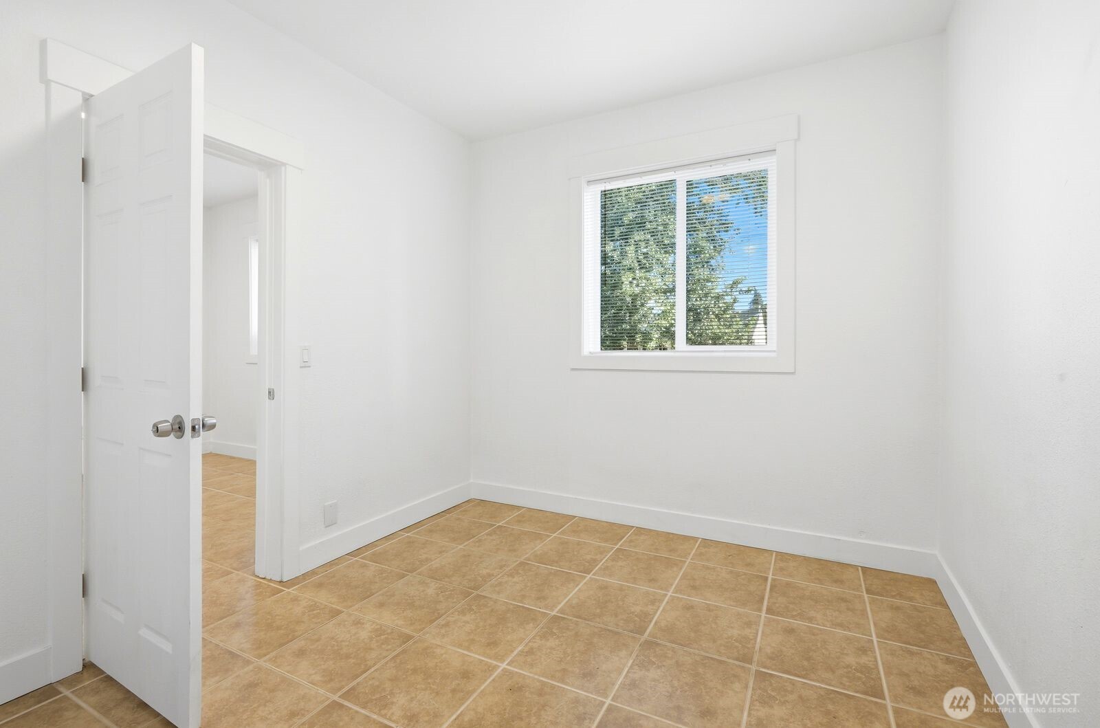 904 E La Salle Street Property Photo 6