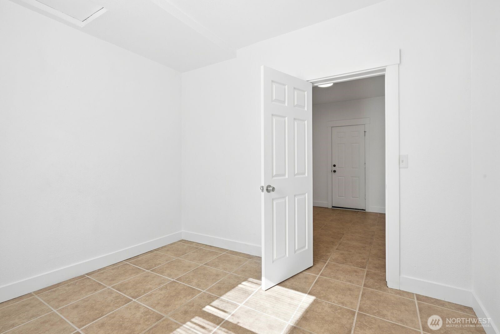 904 E La Salle Street Property Photo 8