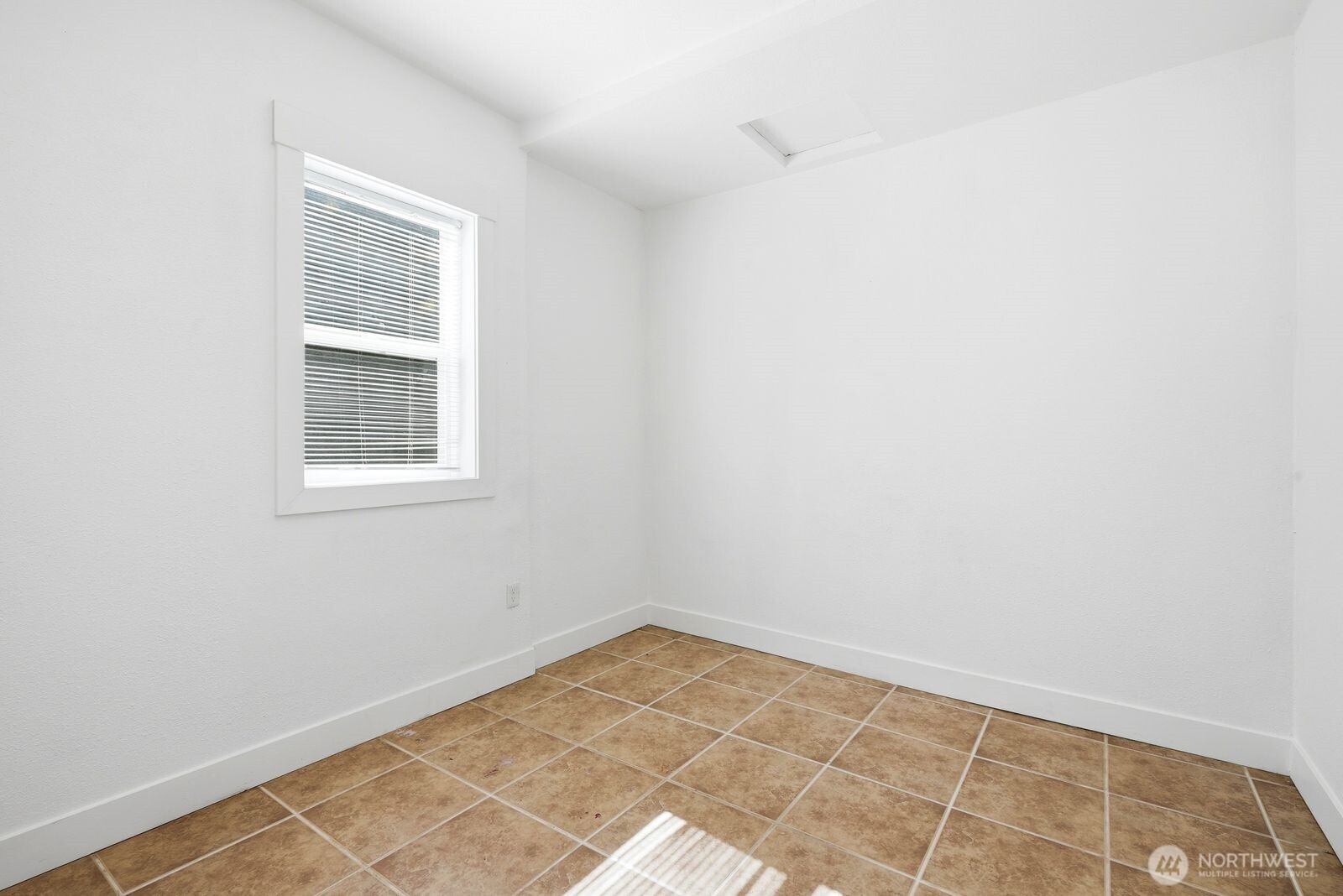 904 E La Salle Street Property Photo 9