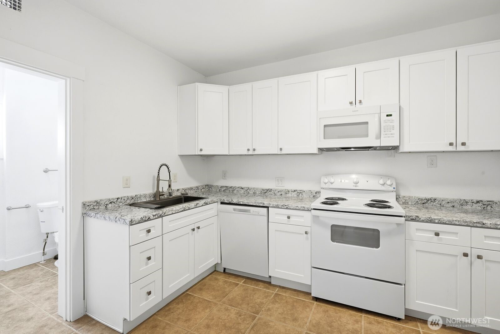 904 E La Salle Street Property Photo 11
