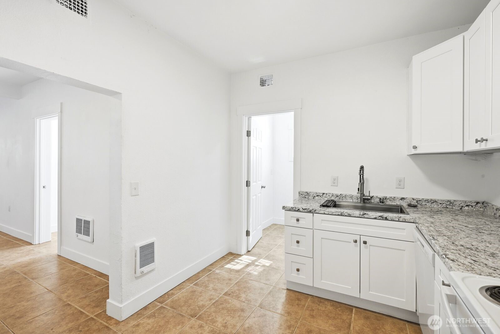 904 E La Salle Street Property Photo 12