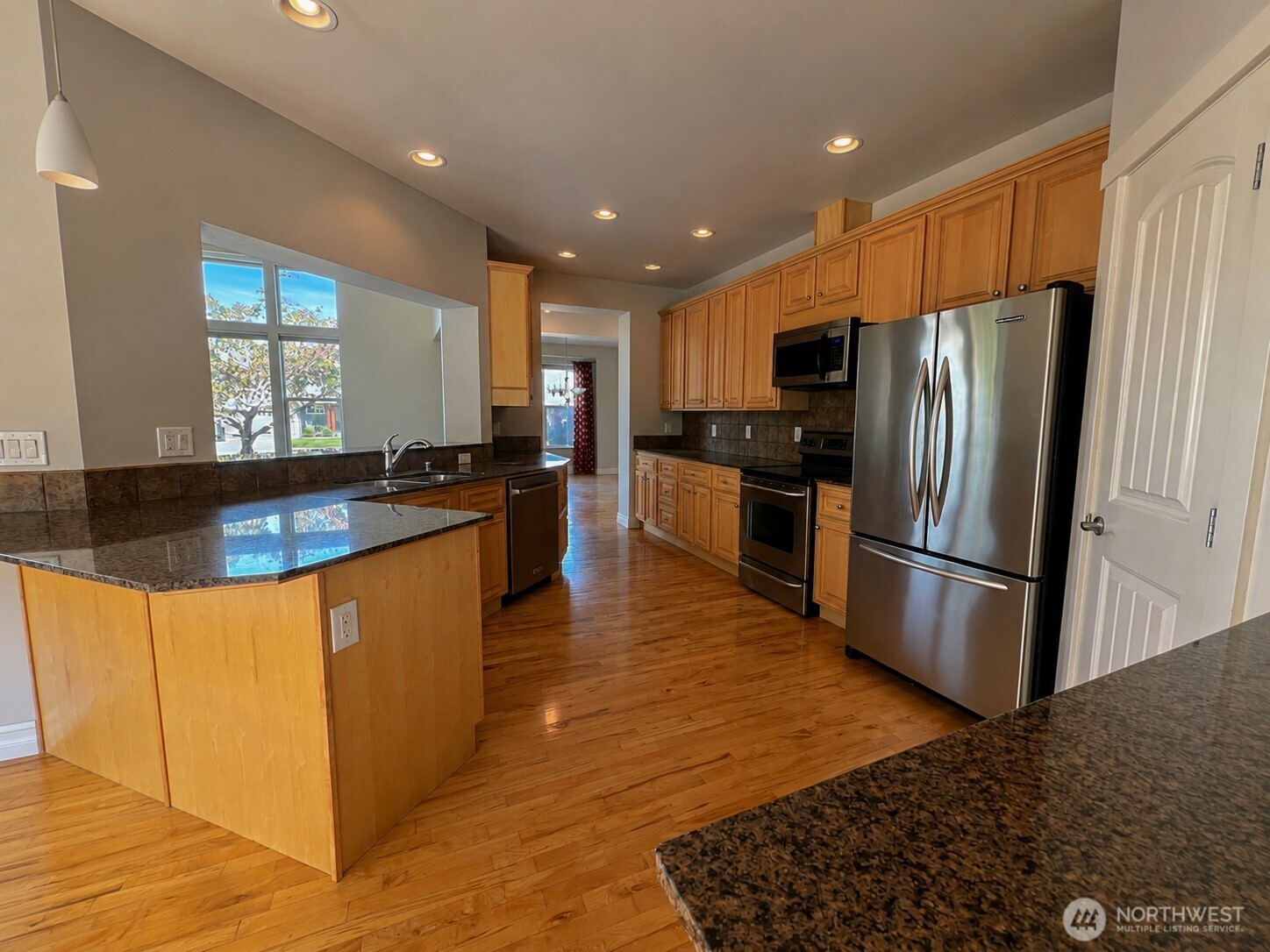 875 N Park Street Property Photo 9