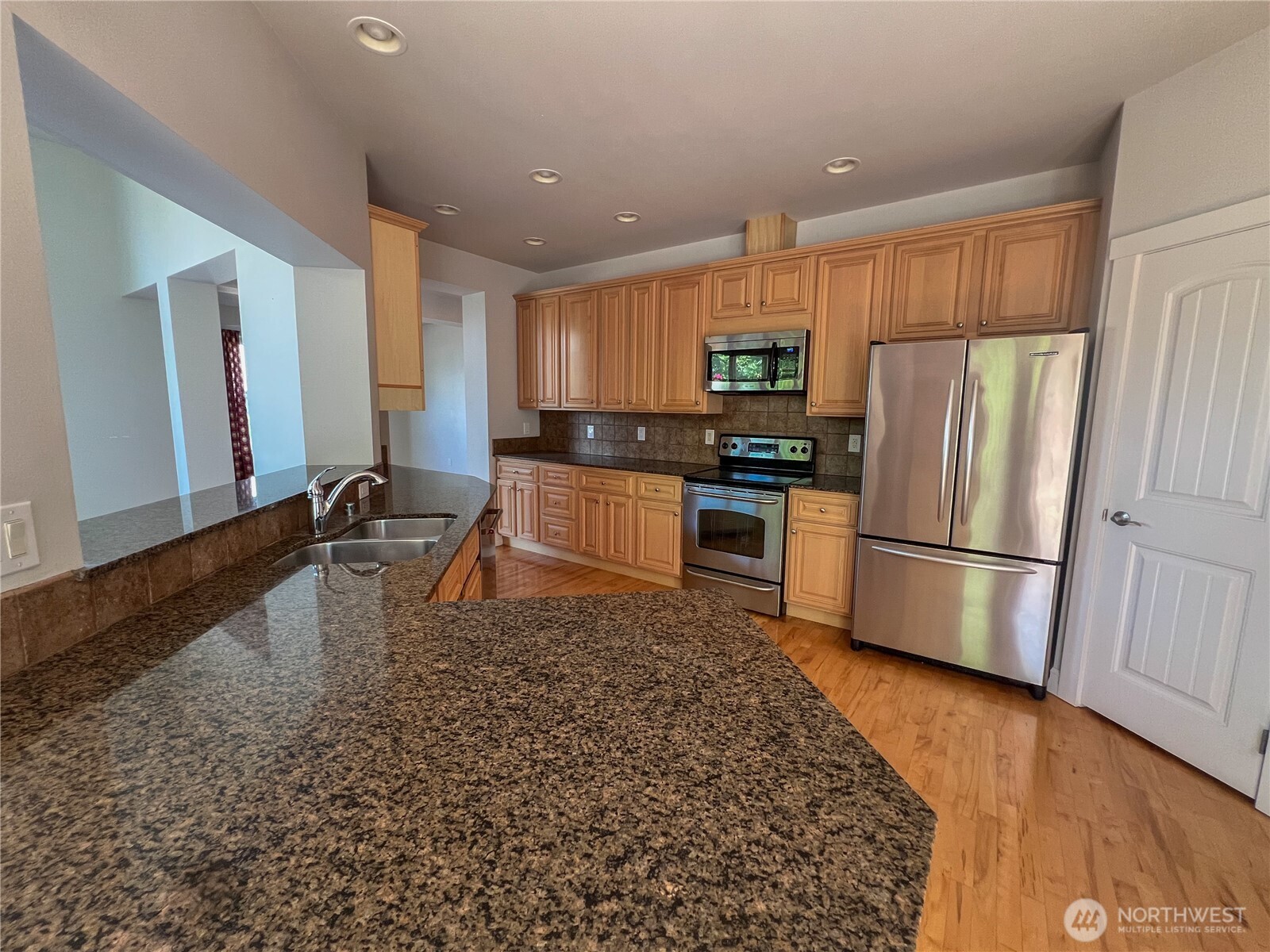 875 N Park Street Property Photo 10