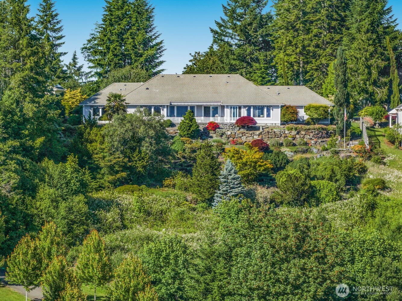 211 Alderwood Drive Property Photo 3