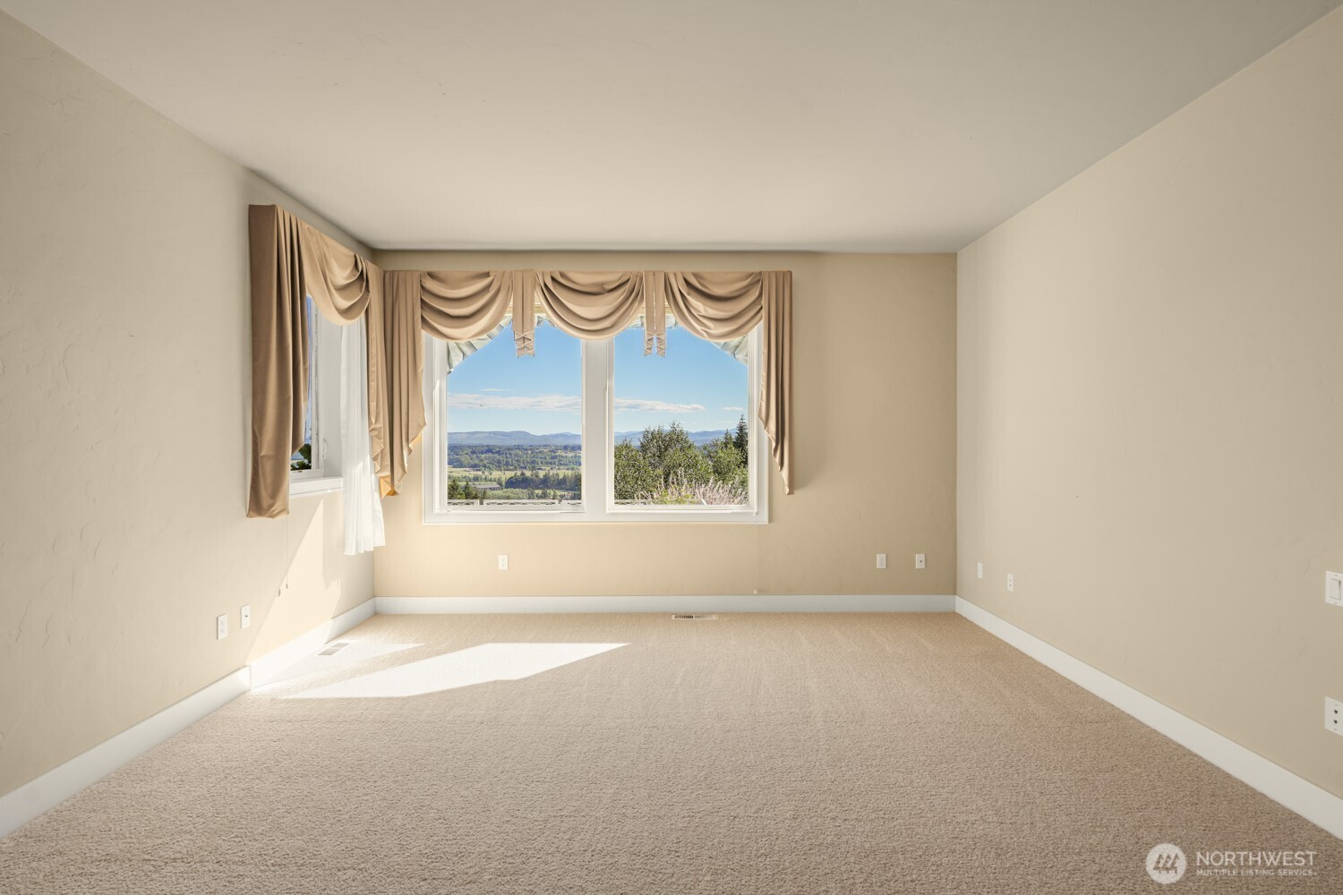 211 Alderwood Drive Property Photo 24