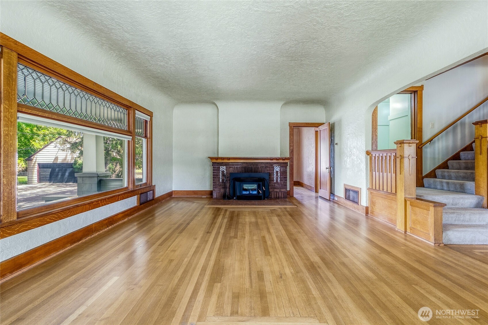 325 Main Street Property Photo 5