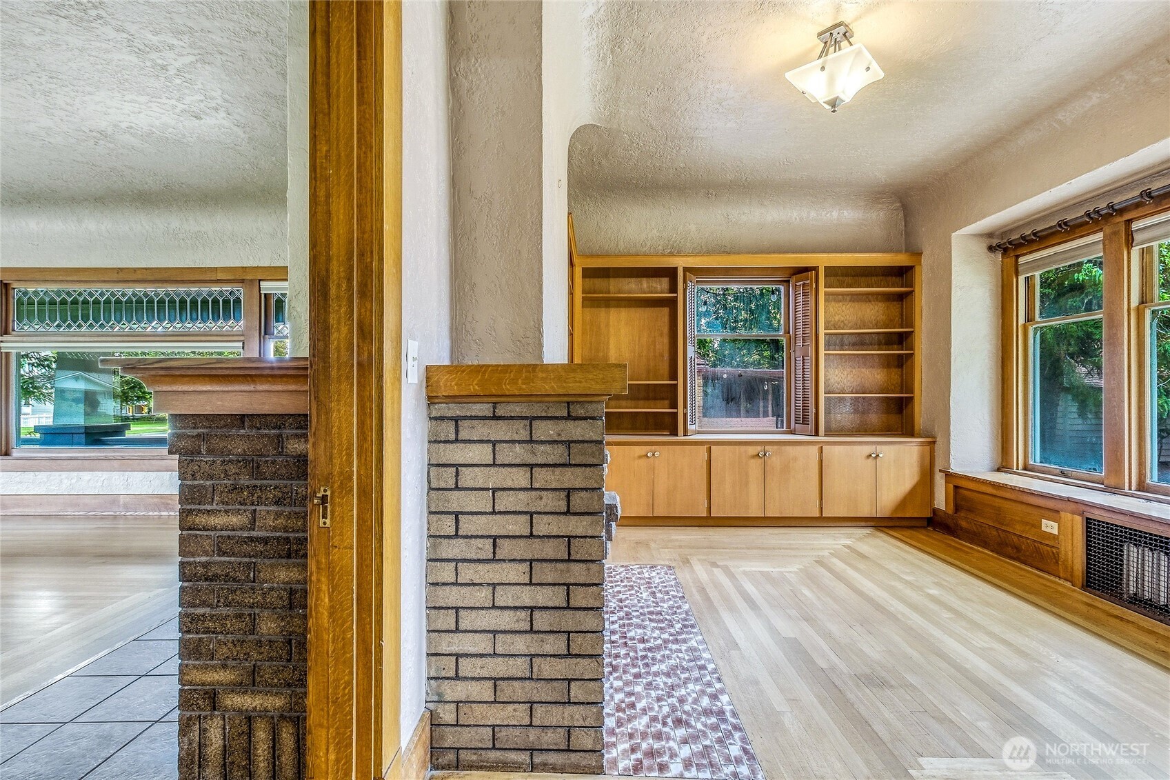 325 Main Street Property Photo 6