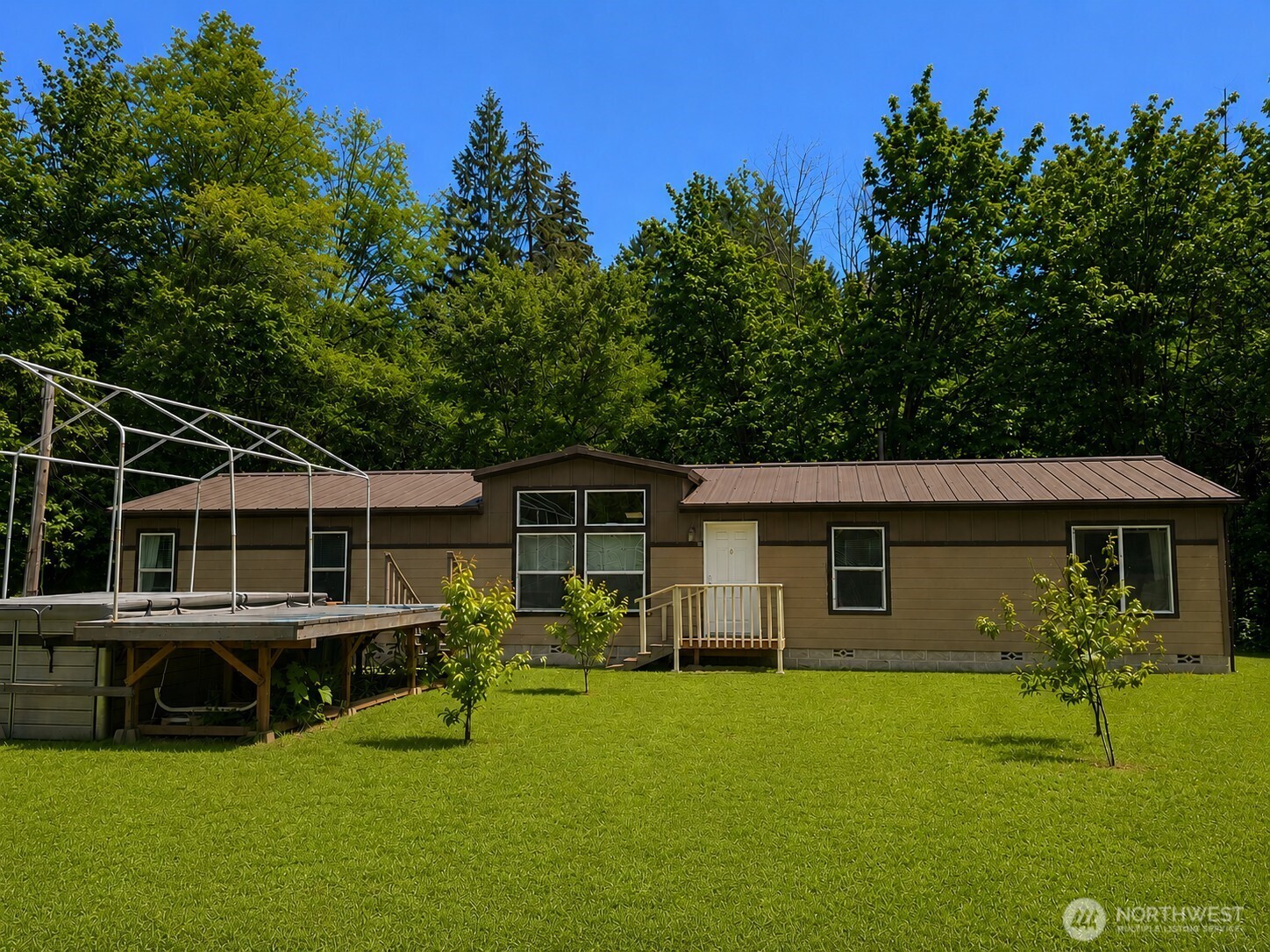 1611 E North Bay Road Property Photo 1