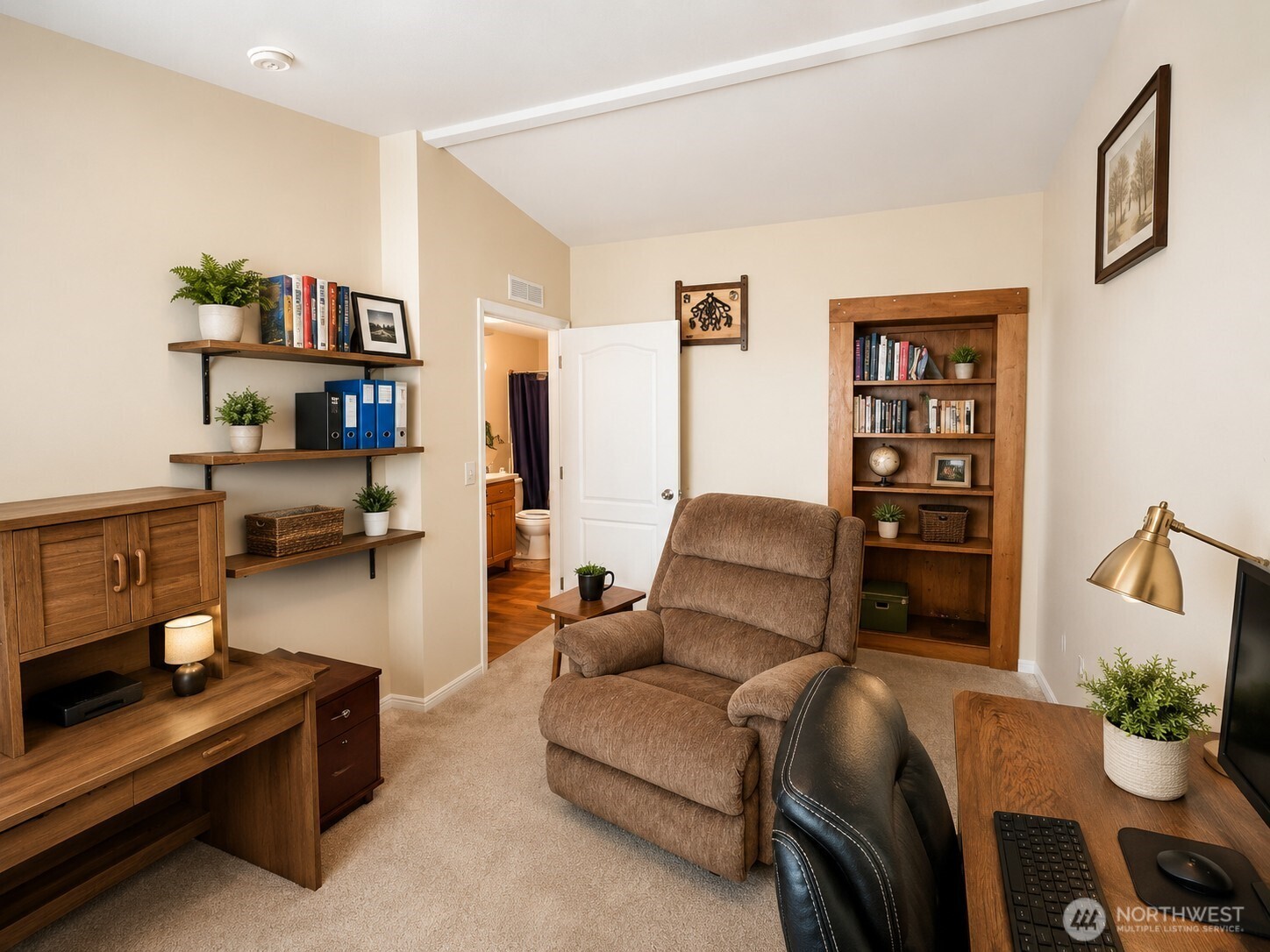 1611 E North Bay Road Property Photo 2