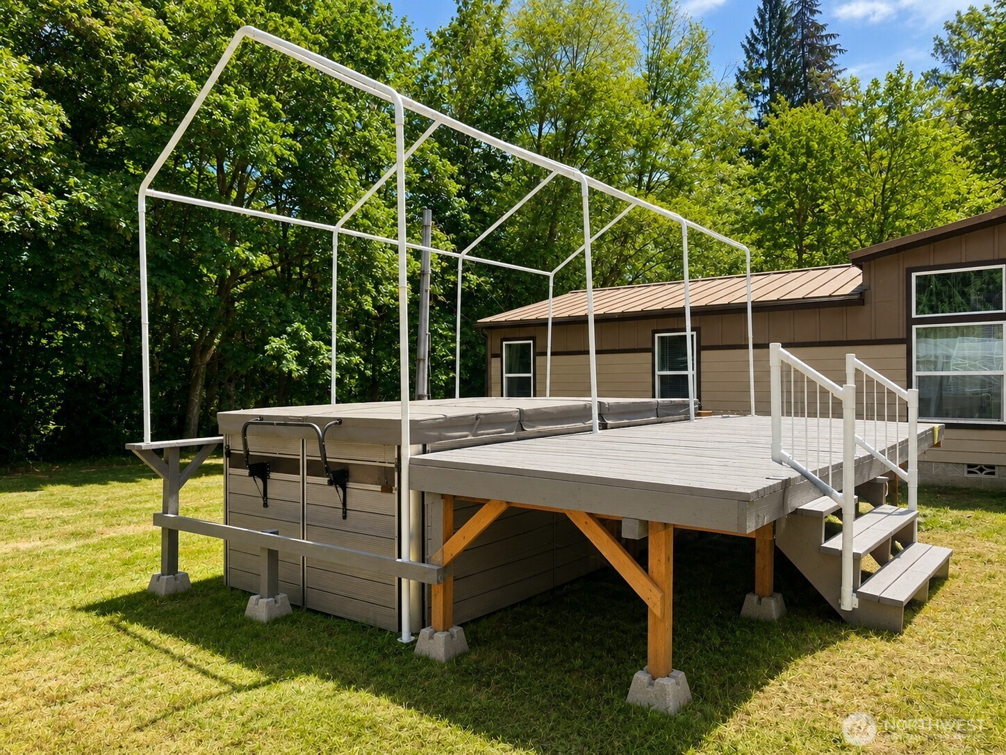 1611 E North Bay Road Property Photo 4